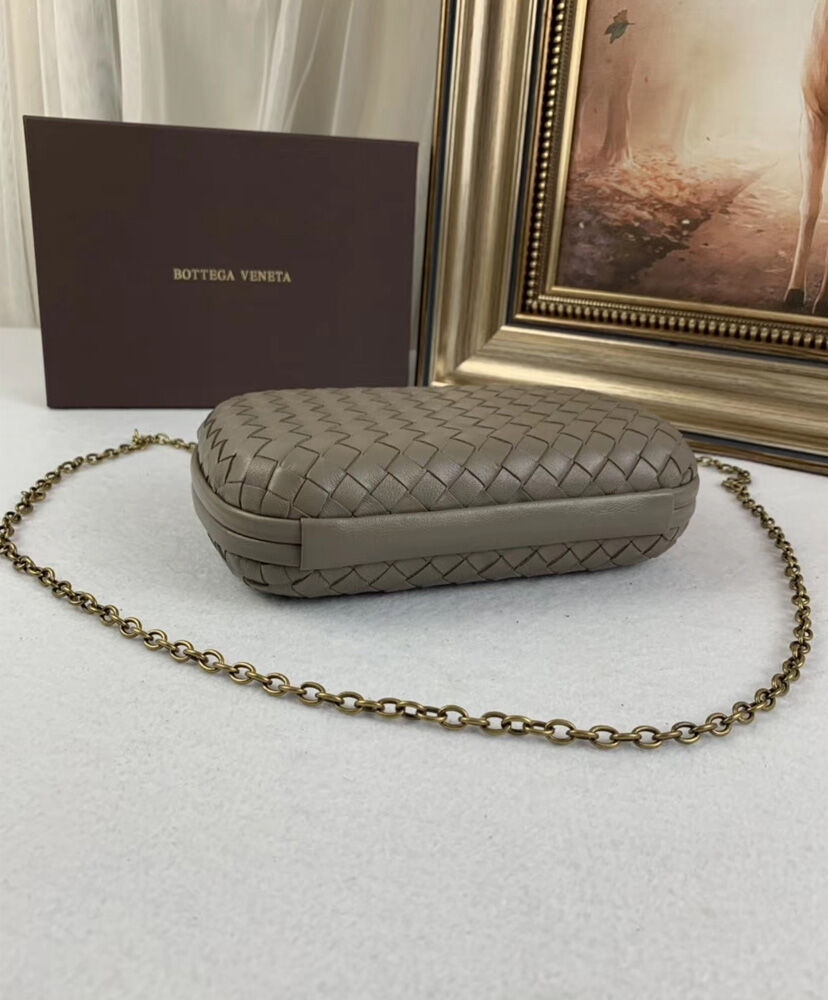 Bottega Veneta Chain Knot In Intrecciato Nappa Lambskin Grey